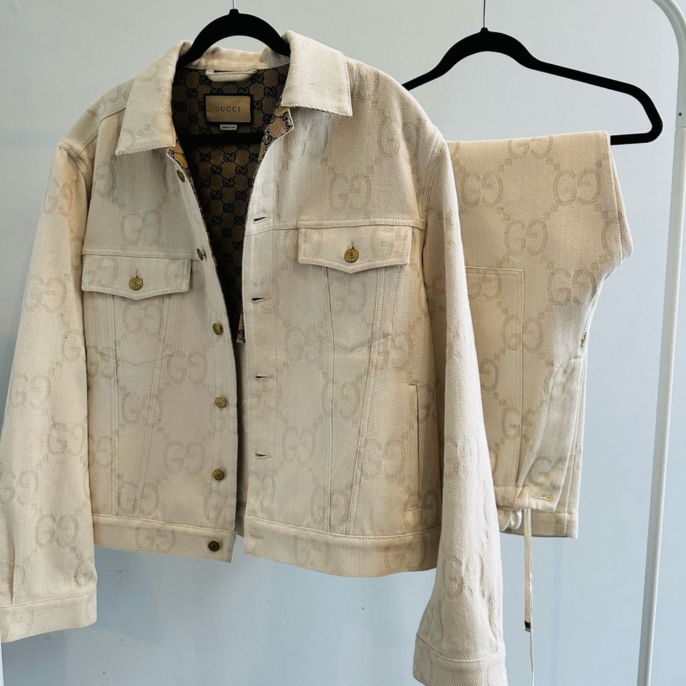 Gucci Denim top and bottom. Size XL for the top and L for the bottom. Cream.